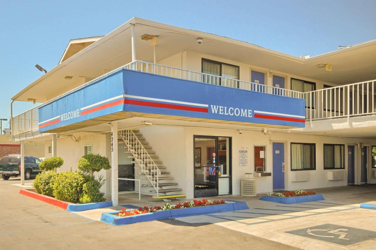 Motel 6-Fresno, Ca - Blackstone North Zewnętrze zdjęcie