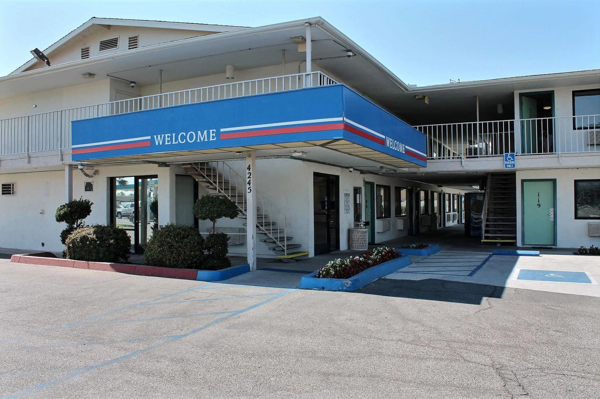 Motel 6-Fresno, Ca - Blackstone North Zewnętrze zdjęcie