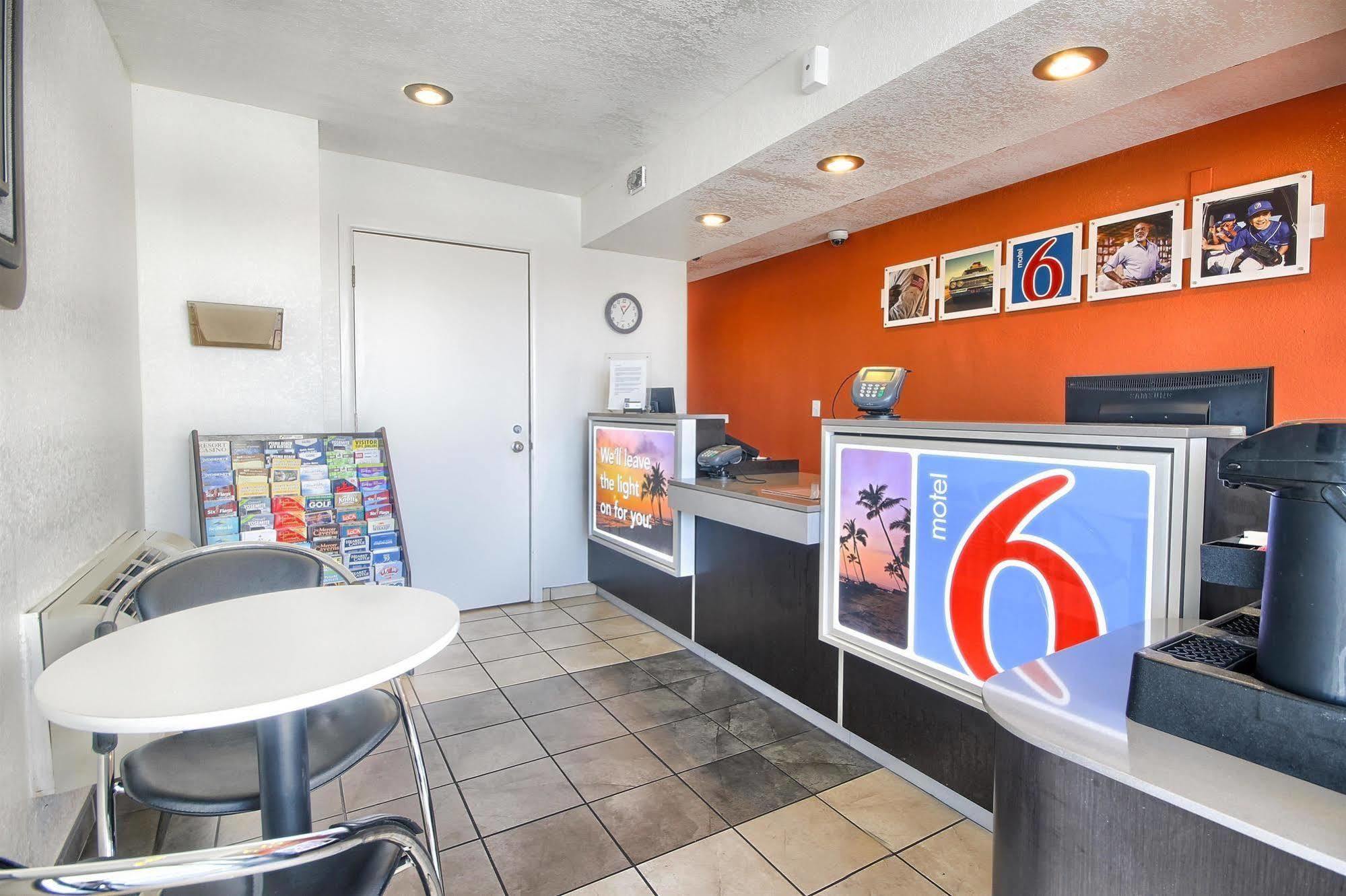 Motel 6-Fresno, Ca - Blackstone North Zewnętrze zdjęcie