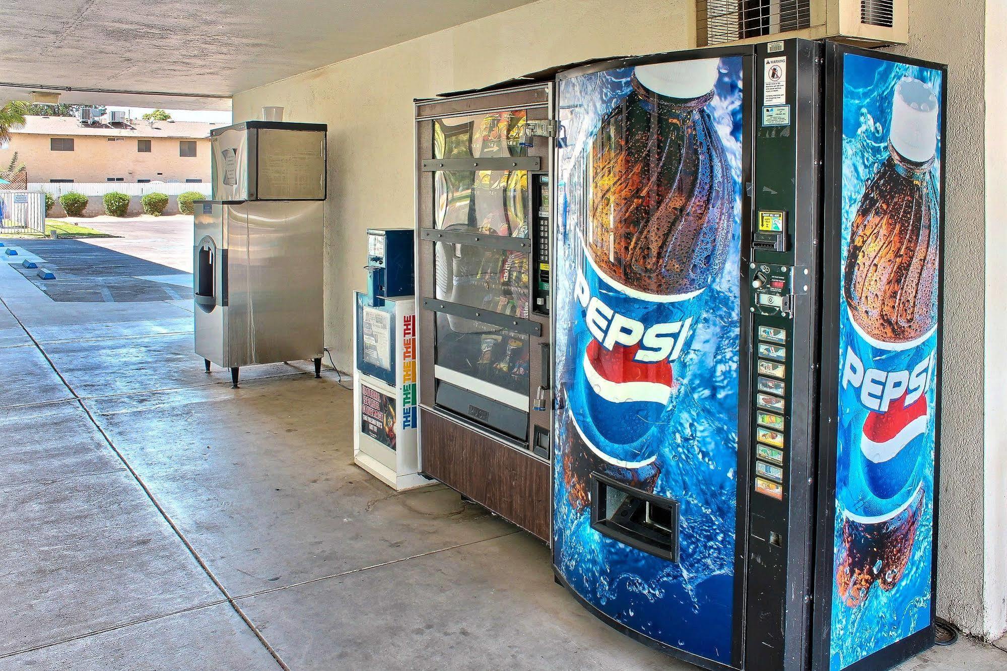 Motel 6-Fresno, Ca - Blackstone North Zewnętrze zdjęcie
